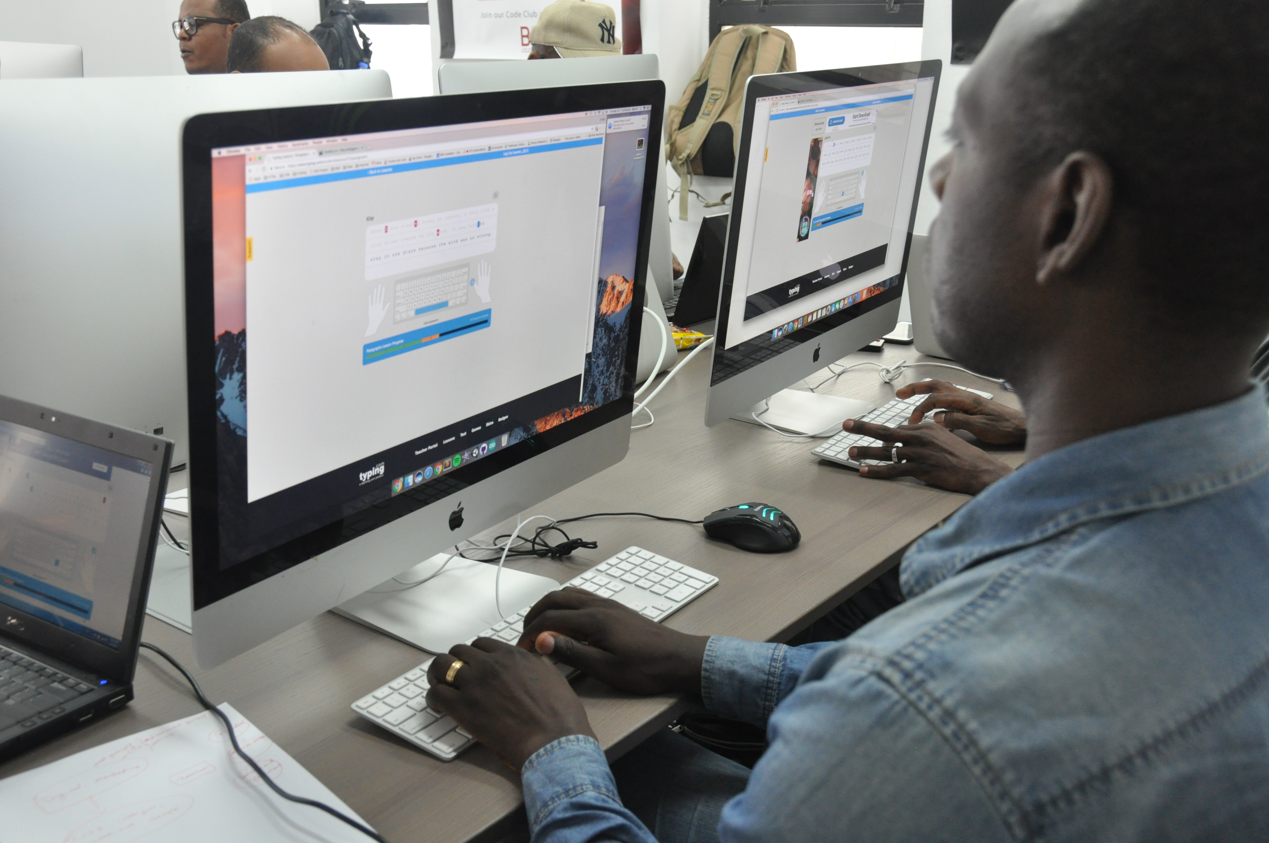 RefuGeek students collaborating in a workshop environment